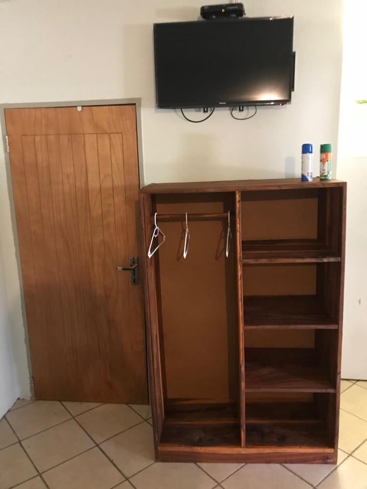 Фото Kololo Bed and Breakfast