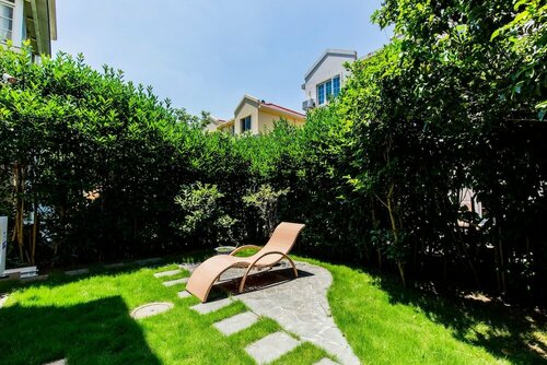 Гостиница Summer Villa with 5 BRs в Шанхае