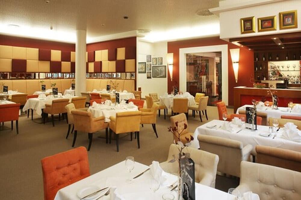 Фото La Strada Hotel