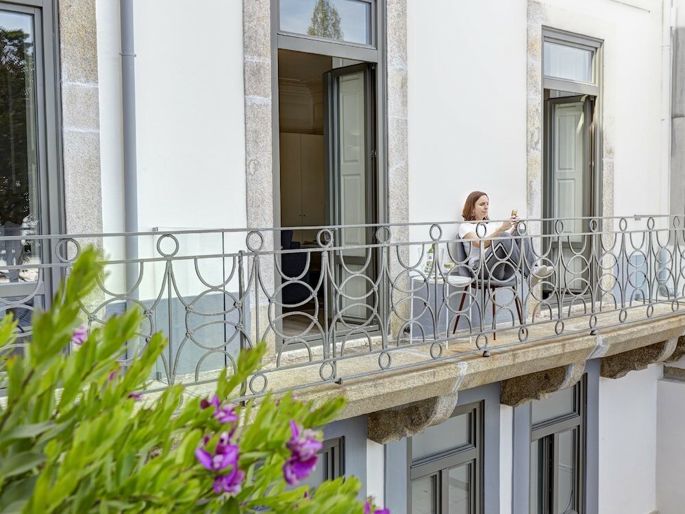 Фото Porto Downtown Lovers Suites Bombarda 451
