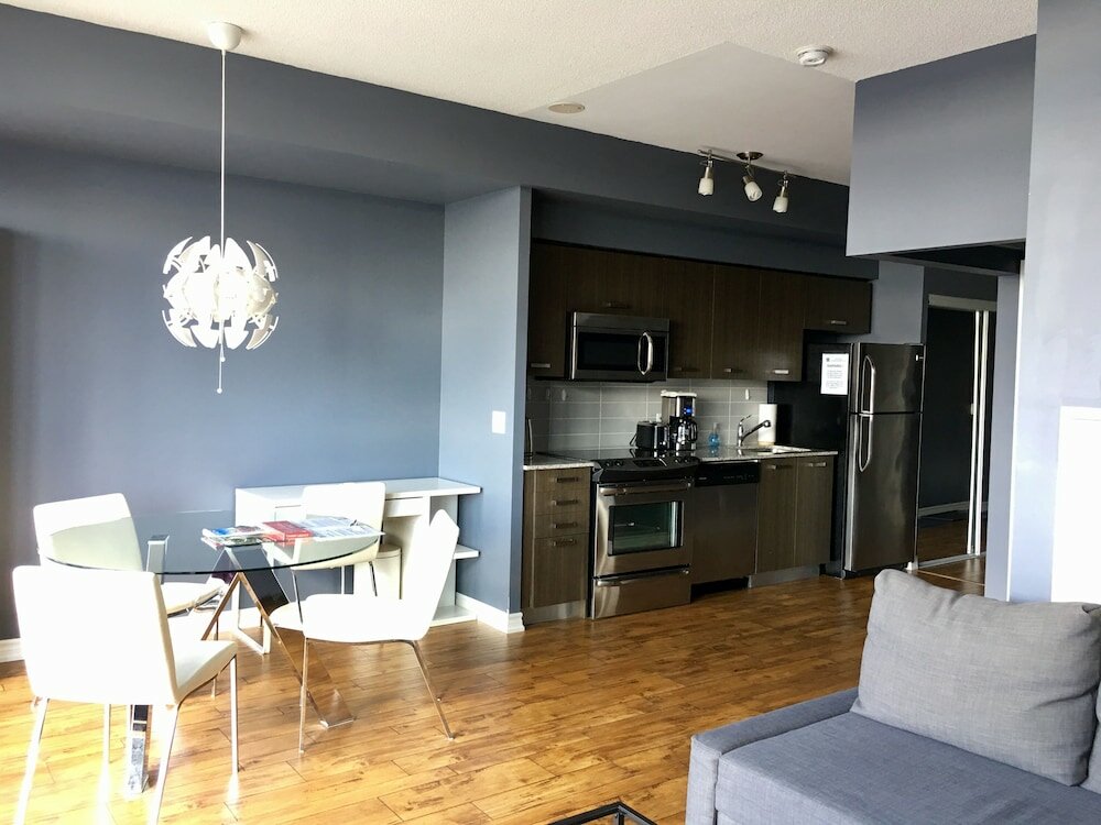 Фото Altitude Suites Bay Street by Teristo Group