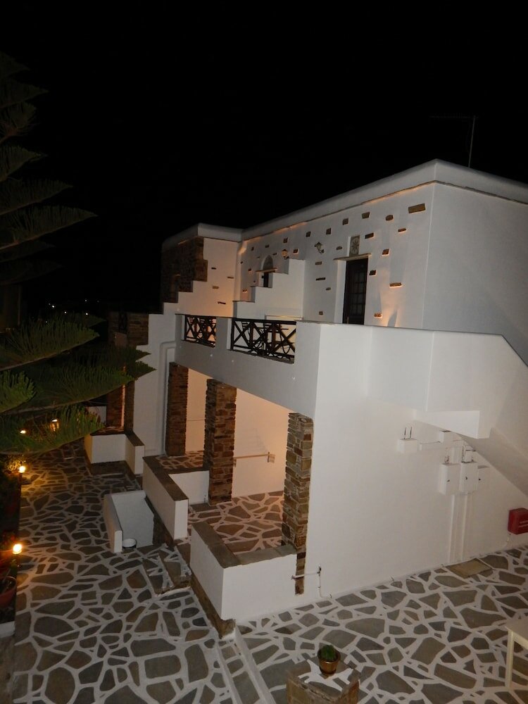 Фото Tinos Suites & Apartments