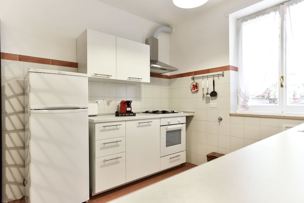 Фото Red & White Vatican Apartment