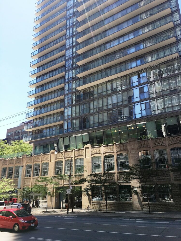 Фото Altitude Suites Bay Street by Teristo Group