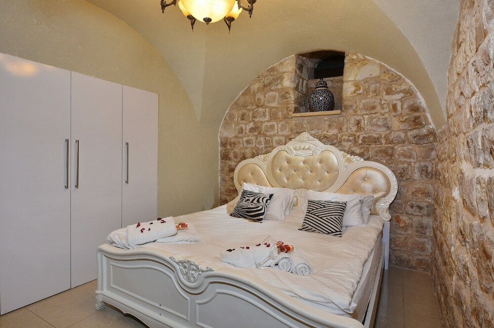 Фото Azulat Even Hen