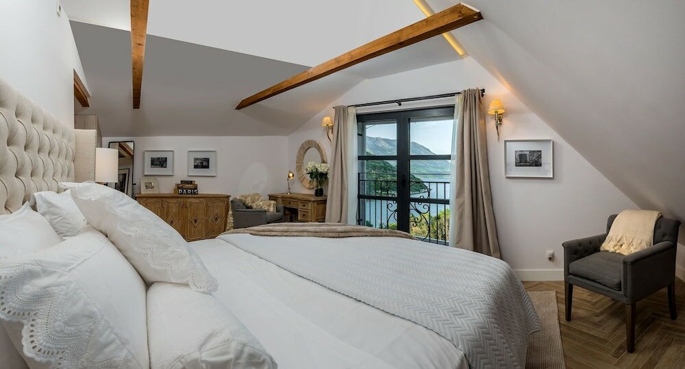 Фото Beachfront Villa Feodora Grande