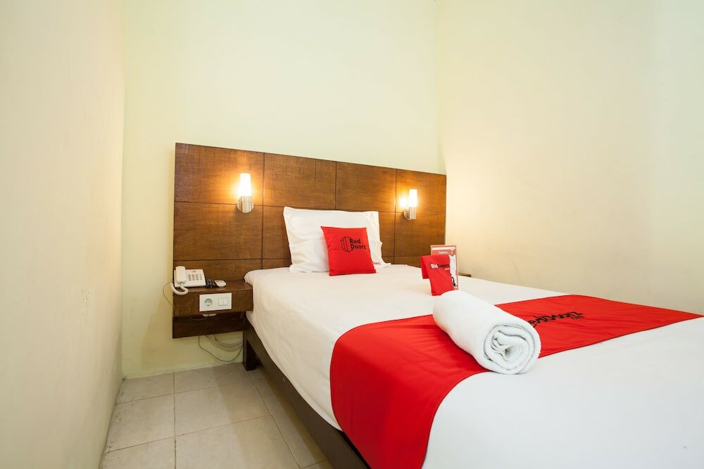 Фото RedDoorz near Marvell City Mall