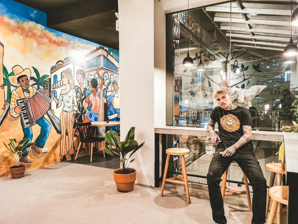 Фото Murals Sleepbox Capsule Hostel - Adults Only