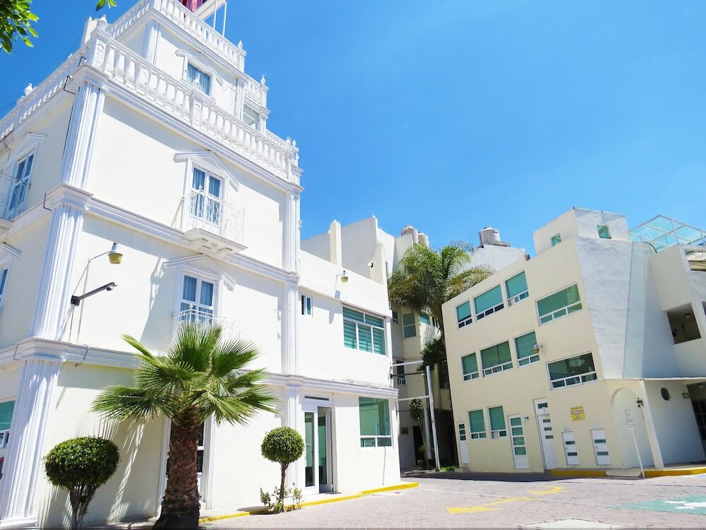 Фото отеля 1