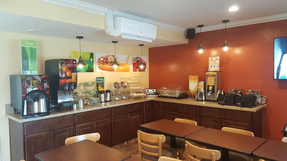 Фото Quality Inn Escondido Downtown