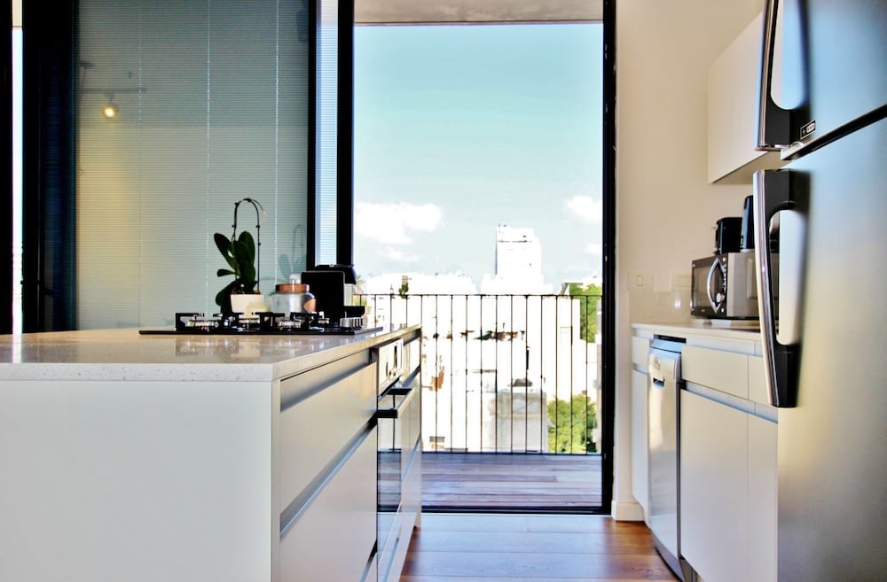 Фото 2 Bedroom Apartment with Hot Tub Facing Bograshov Beach