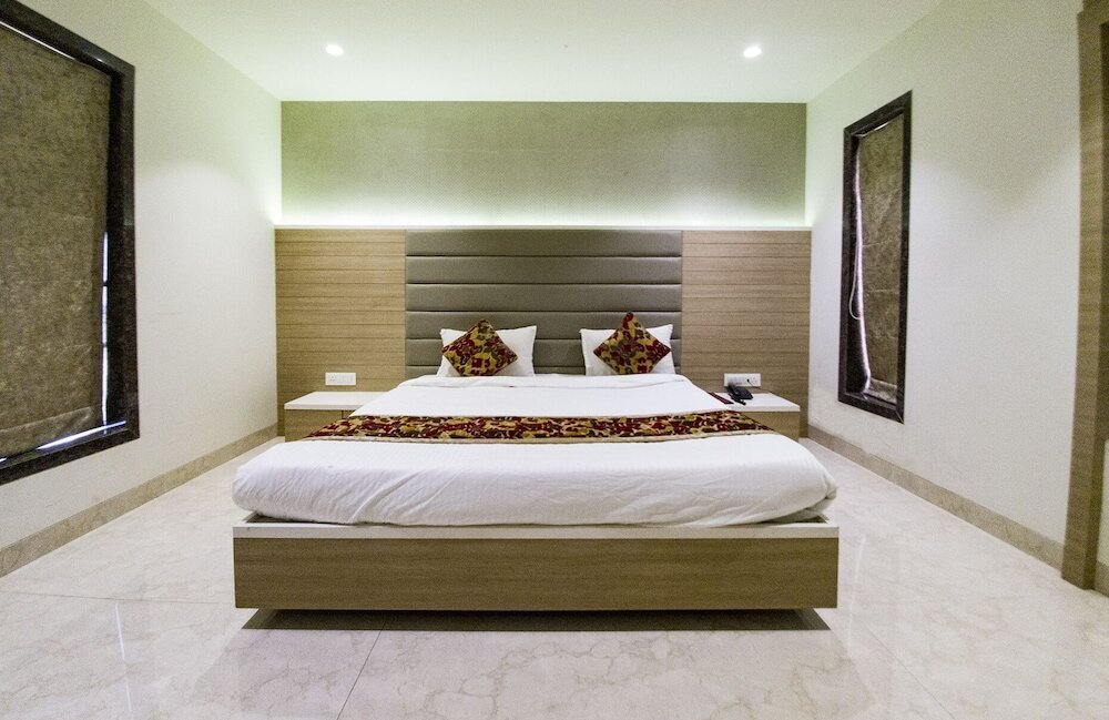 Фото Hotel Grand Parivaar