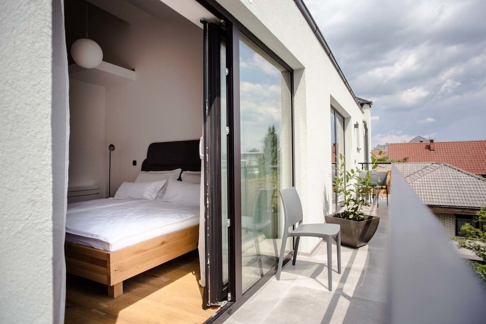 Фото Vault Hotel