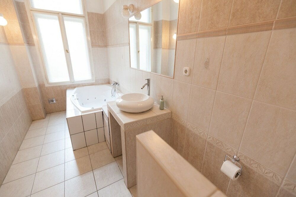 Фото Colorful Ernesto IV