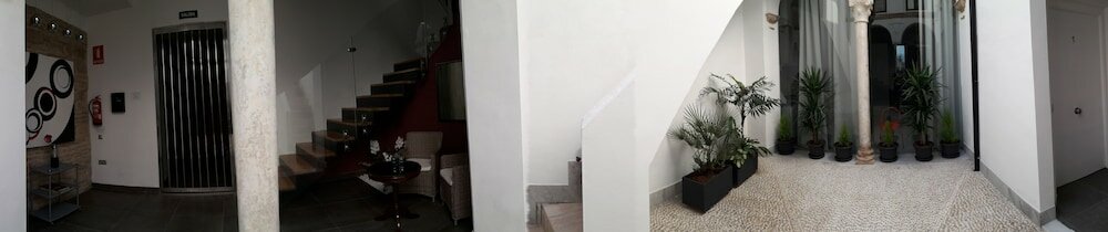 Фото Patio de la Escalera, Santiago