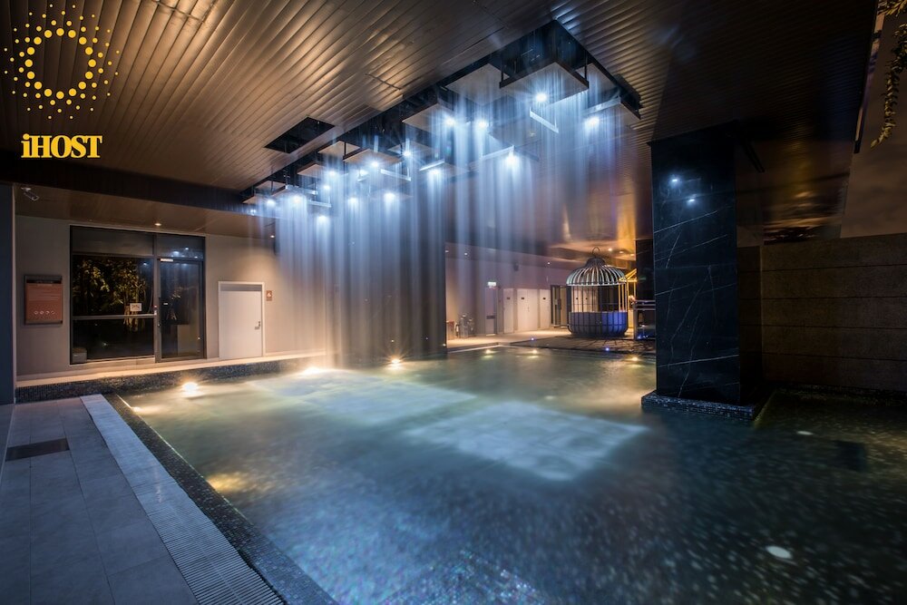 Фото Expressionz Suites by iHost Global