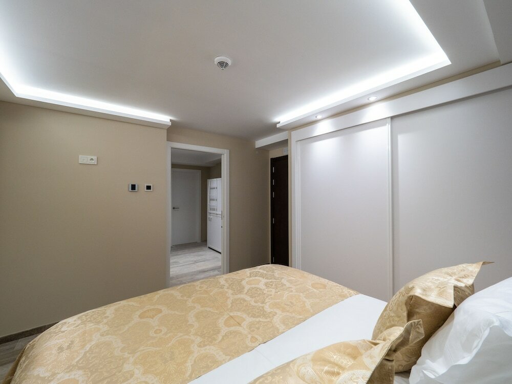 Фото Aparthotel Esquirol