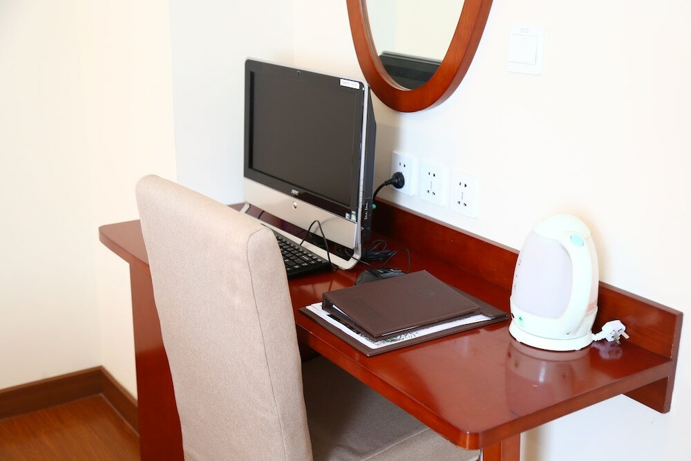 Фото GreenTree Inn Beijing Guangmingqiao Express Apartment