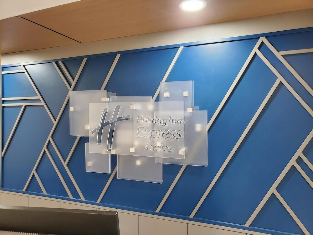 Фото Holiday Inn Express & Suites Carthage