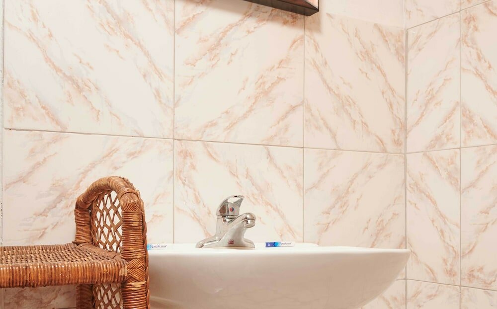 Фото The Yellow Bird