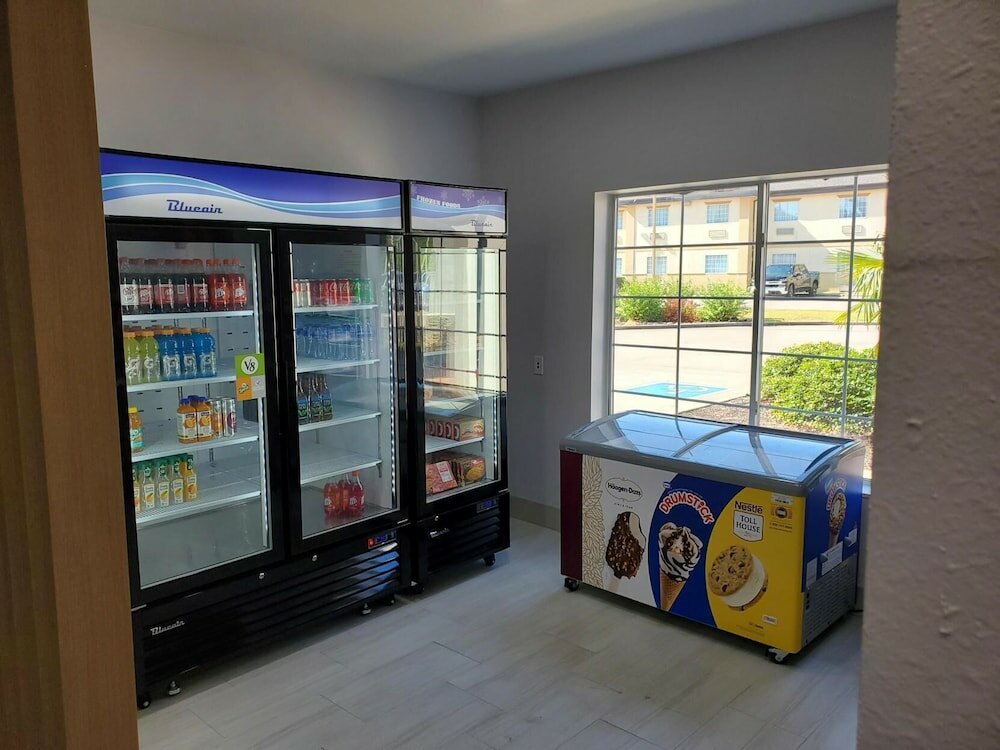 Фото Holiday Inn Express & Suites Carthage