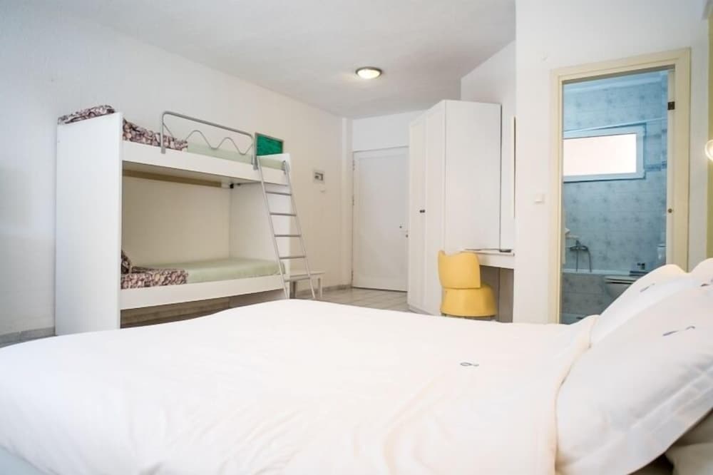 Фото Dryades Hotel