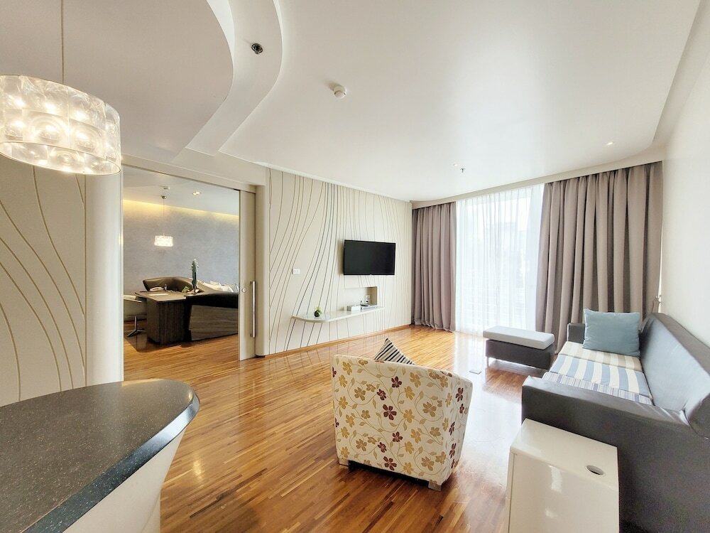 Фото Hotel Baraquda Heeton Pattaya