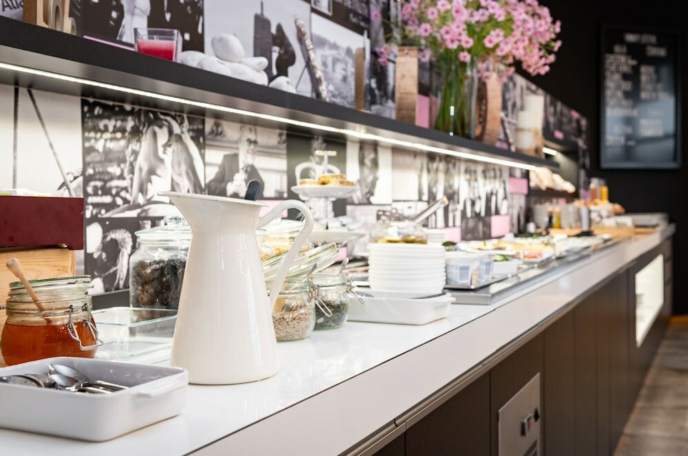 Фото Hotel Troja