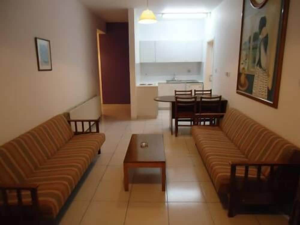 Фото Valana Hotel Apartments