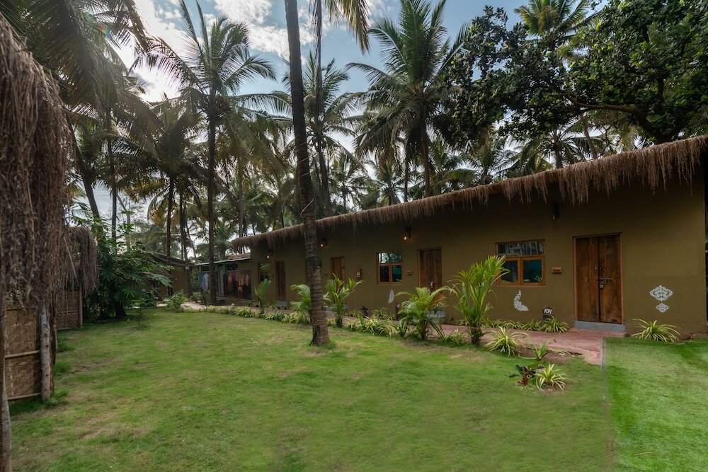 Фото Amadi Beach Front Resort