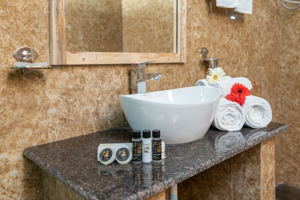 Фото Amadi Beach Front Resort