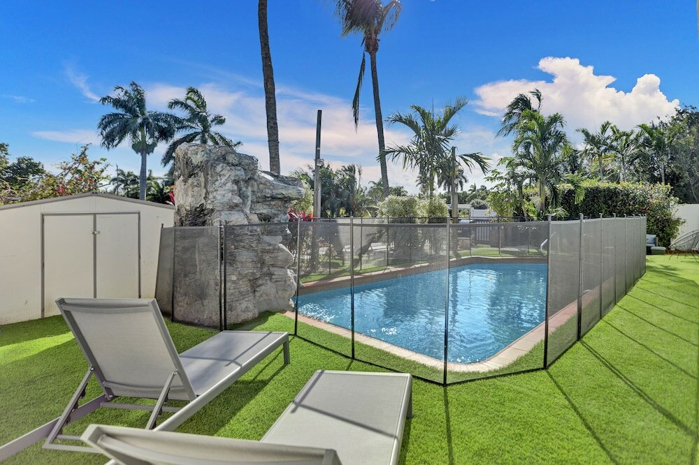 Фото Private Heated Pool 3br with Water View