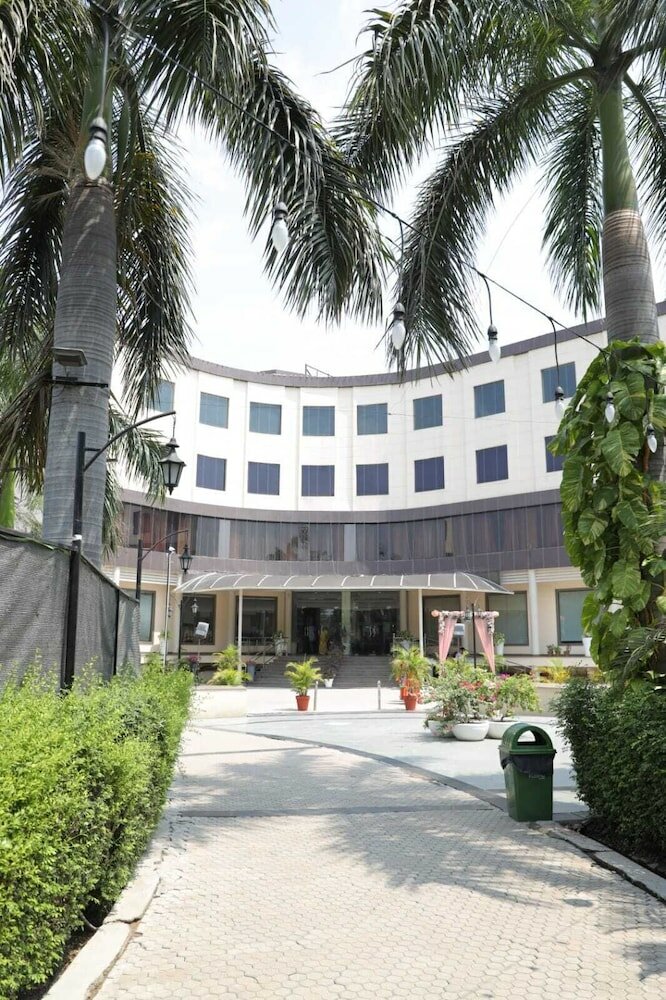 Фото отеля 2