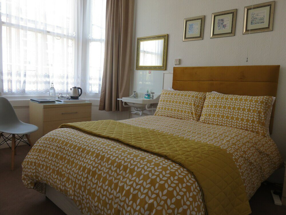 Фото Ainsley Court Guest House