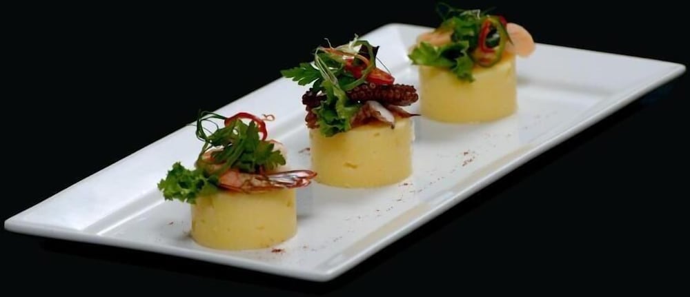 Фото Gazelle International Hotel