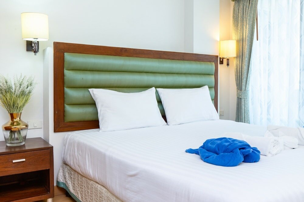 Фото Lasalle Suites Hotel & Residence