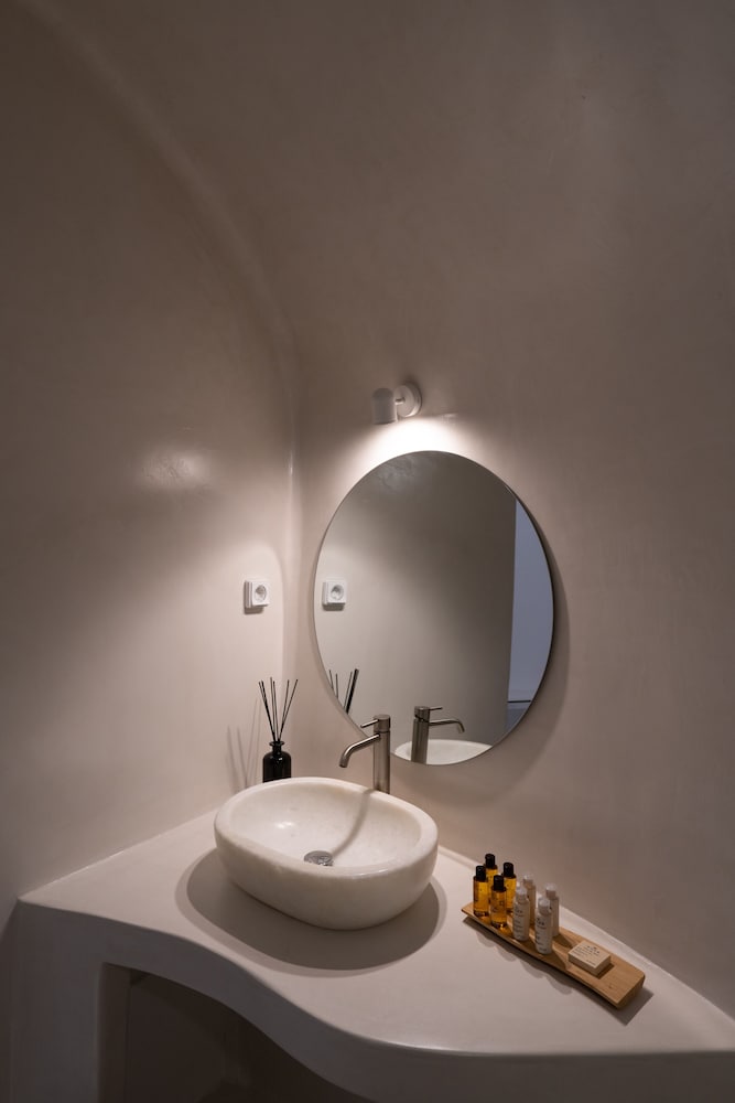 Фото Serendipity Cliffside Villa & Suites