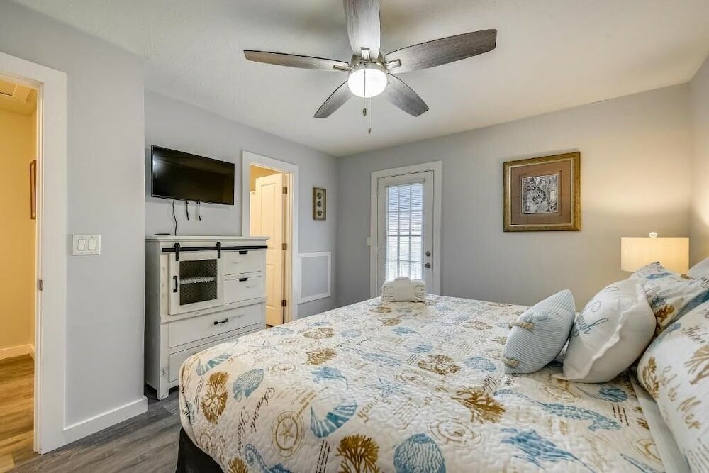 Фото Happy Herron by Book That Condo