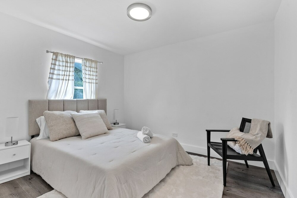 Фото Upper Design District 3bd Home w/Jacuzzi and Backyard