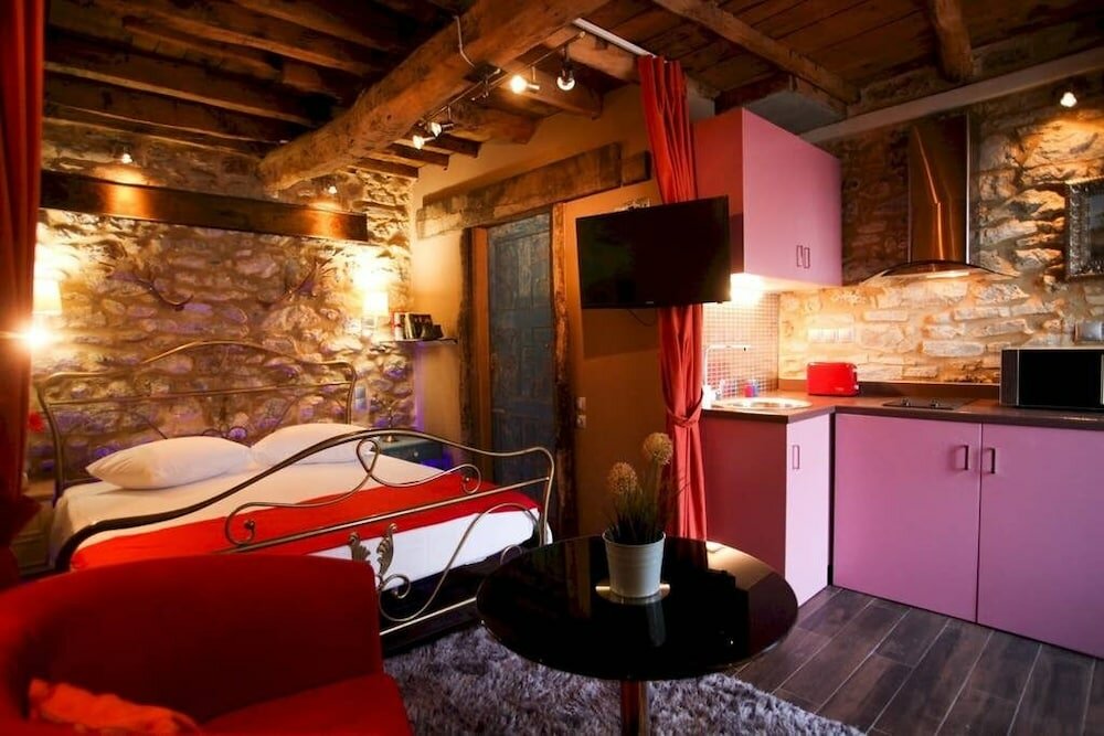 Фото Antique Luxury Groundfloor Suite