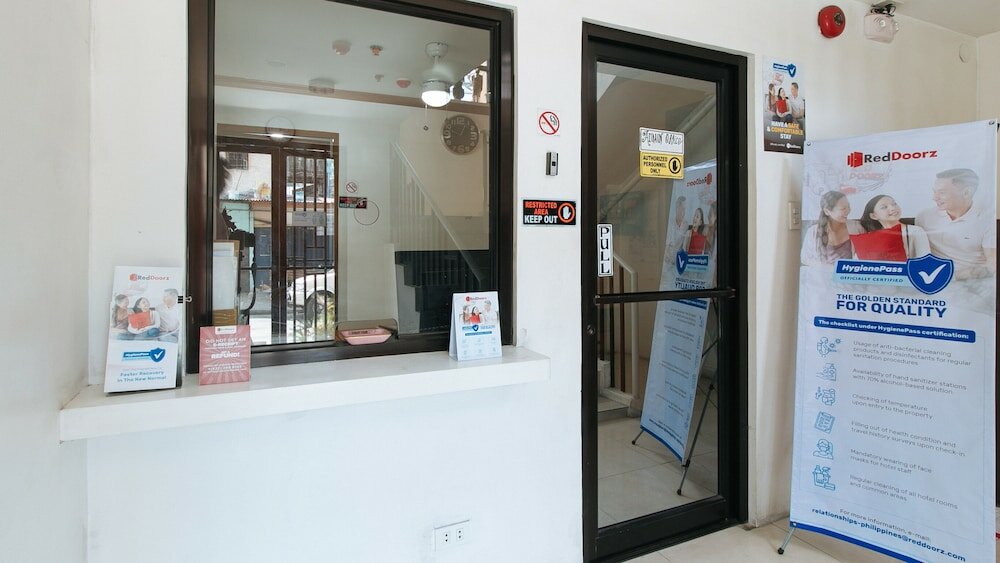 Фото RedDoorz near SM Bicutan