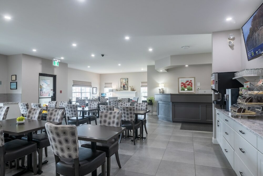 Фото Amsterdam Inn & Suites Moncton