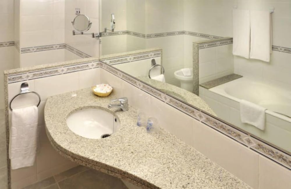 Фото Oasis Park Junior Suites