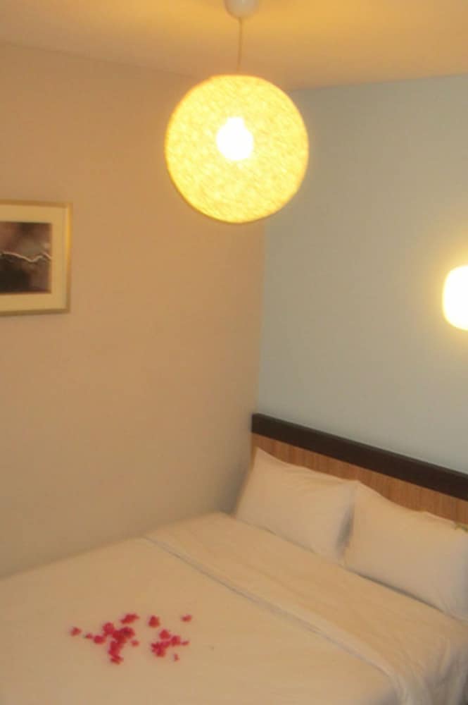 Фото Station Eight Inn