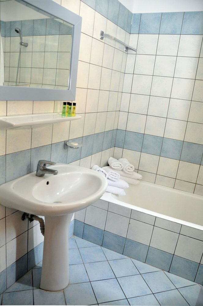 Фото Koni Village Hotel