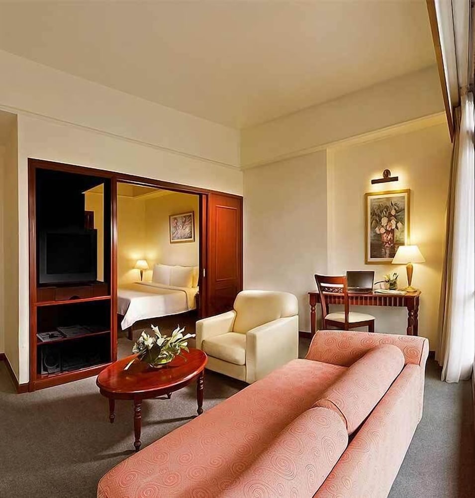 Фото Excellent Service Suites at Times Square