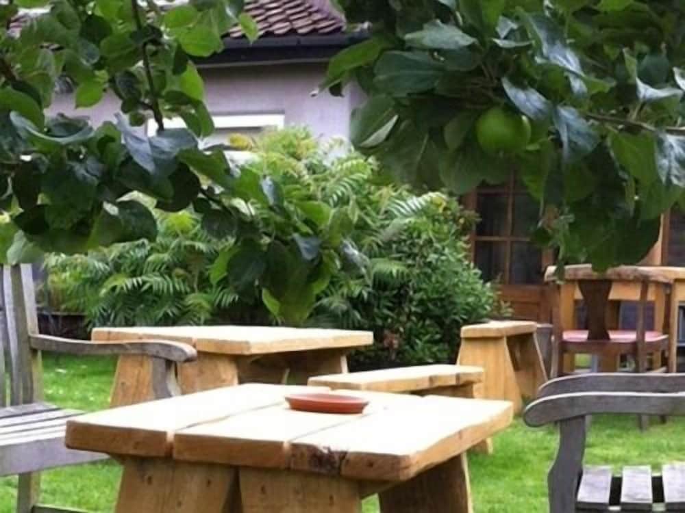 Фото The Cross Keys Inn