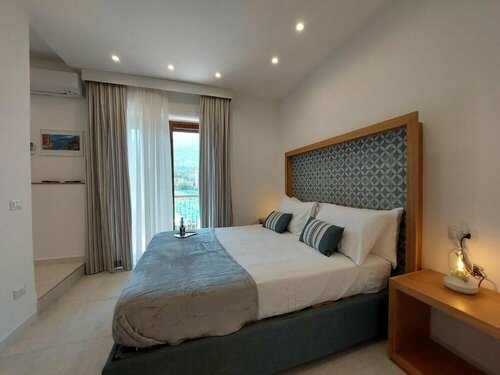 Гостиница Mistral Luxury Suites в Сорренто