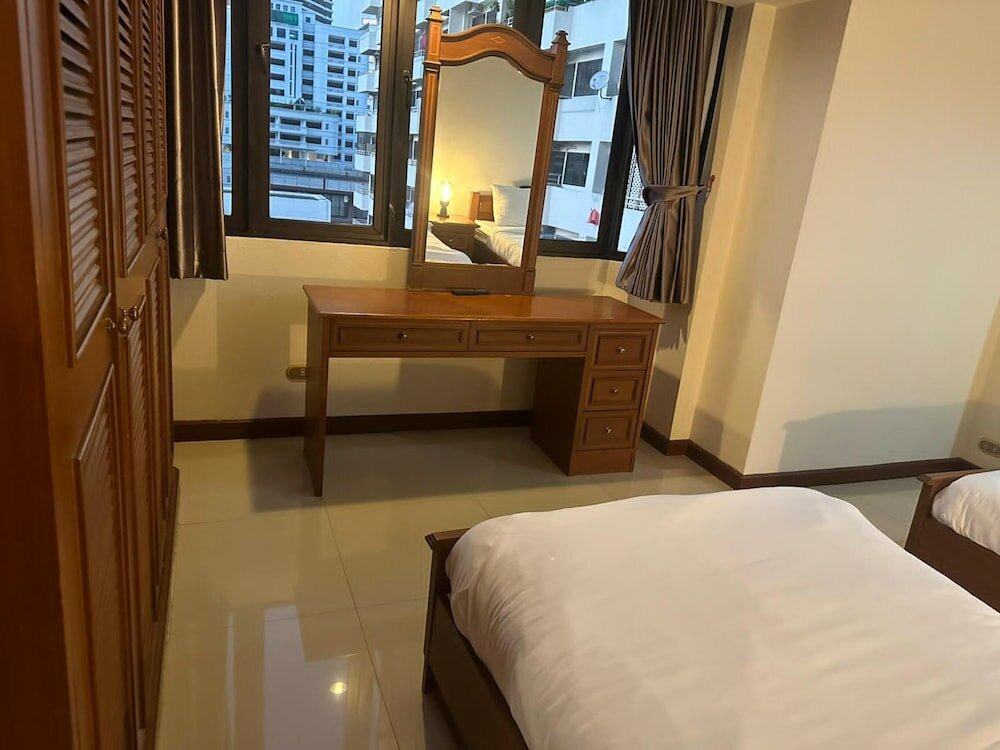 Фото Omni Tower Direct Rooms Sukhumvit Soi 4
