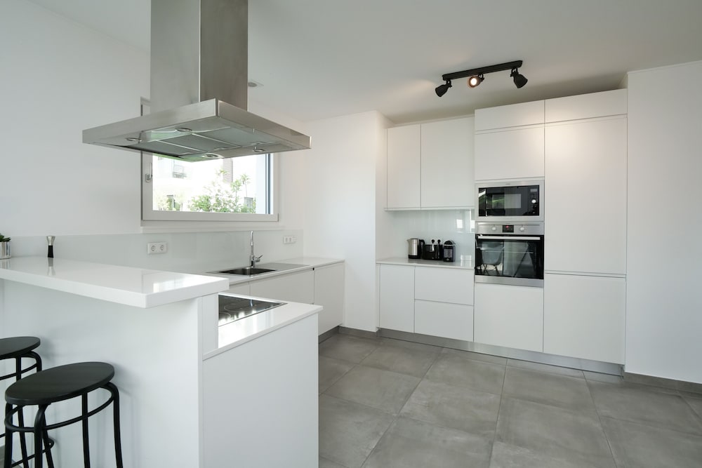 Фото 2br Apt 100 m2 w Terrace Garden & Pkg